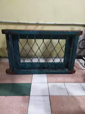 Jual Jendela kayu kaca+tralis besi