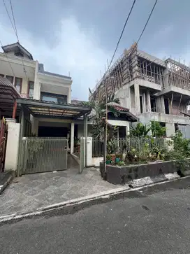 DIJUAL RUMAH DI JL. GEDUNG HIJAU PONDOK INDAH JAKARTA SELATAN