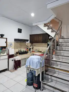 Dijual Rugi Rumah 2 Lantai, Dekat Velodrome Jakarta Timur
