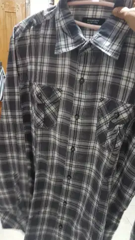 Kemeja burberry