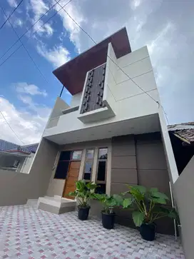 Rumah Mewah Kontemporer 2 Lantai di Jl Kaliurang Km 8 - Condong Catur