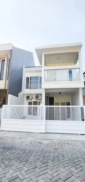 ROW 3 MOBIL 2Man Pakuwon City SECOND MINIMALIS 2LT cantik hdp selatan
