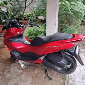Dijual honda pcx merah mulus