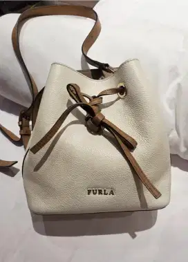 Di jual tas serut dari FURLA vintace original