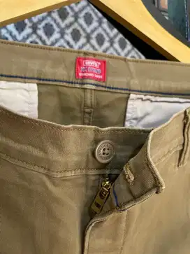 Chinos Levis Coklat