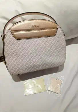 Dijual tas Bonia original bentuk nya unik