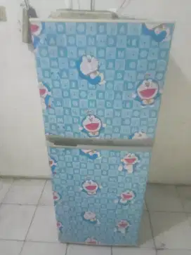 Di jual kulkas Sharp 2 pintu