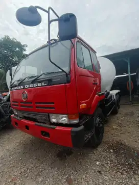 Truck mixer Nissan tahun 2003