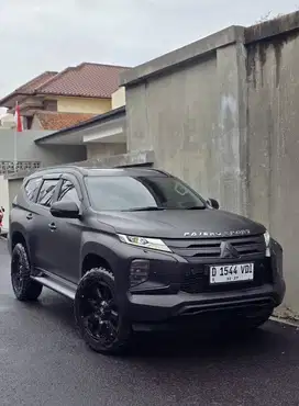 Mitsubishi Pajero Sport Dakar 4x2 Facelift 2022 diesel solar hitam