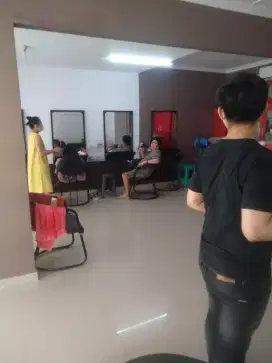 Lowongan kerja di salon yg bisa menipedi kutek berpengalaman salon