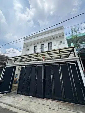 ANA RUMAH UK 8X15M MODEL AMERICAN CLASSIC DI KOMPLEK MERUYA