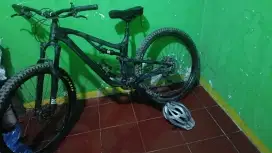 Thrill richochet 1.0 black on black 27.5