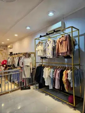 Rak baju , meja kasir , patung , sofa dan hanger2