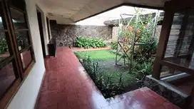 Rumah Terawat Lokasi Pusat Kota Dekat Kartika Sari di Dago Bandung.