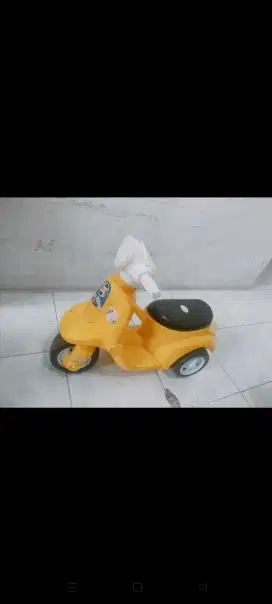 Becak safari dan vespa plastik