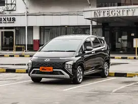 Hyundai stargazer prime 1.5 captain seat 2022 hitam