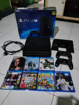 Dijual ps4 pro original 1TB