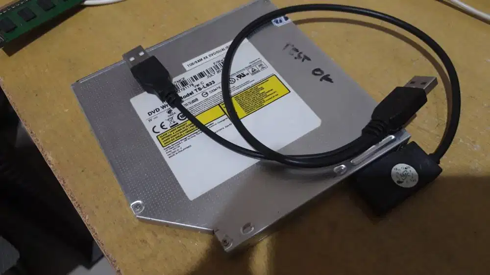 DVD RW sama konnektor ke usb