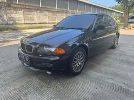 BMW E46 325i 2001 Black on Black