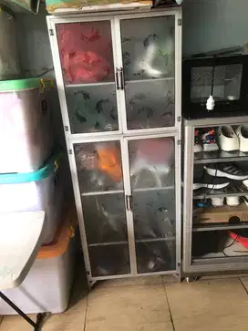 Lemari kaca dapur
