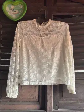 Blouse Putih Cantik