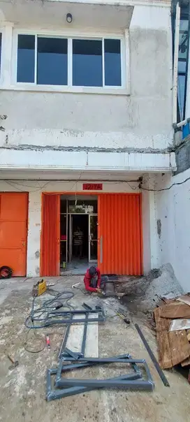 Disewa Ruko 3 Lantai Taman surya 3