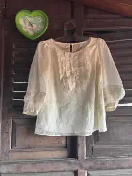 Blouse Putih Cantik