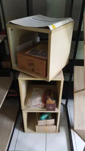 Rak  putar bahan kayu