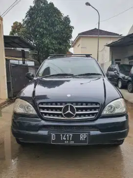 Mercy ML320 AT 2000
99% original pabrikan
Pakaian  mobil full terawat