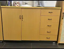 Kabinet kantor / lemari rak arsip