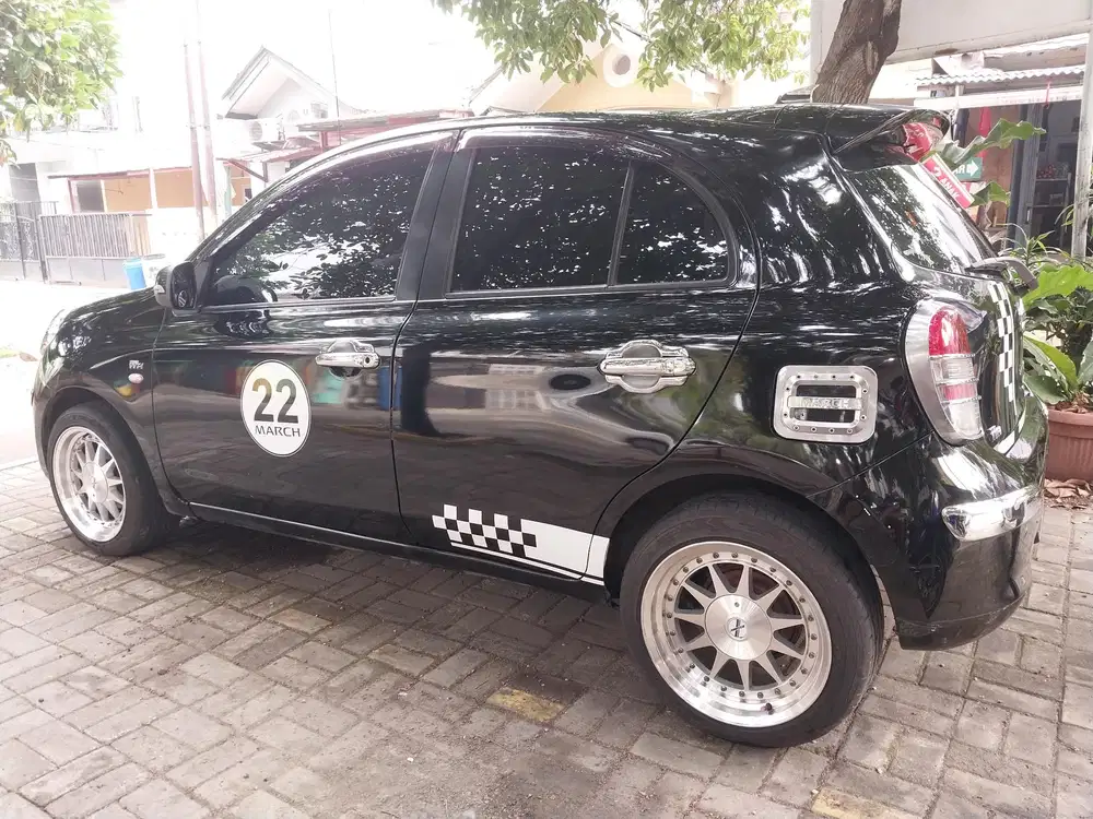 Nissan March 2011 Bensin