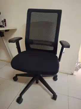 Kursi kantor ergonomis kokuyo