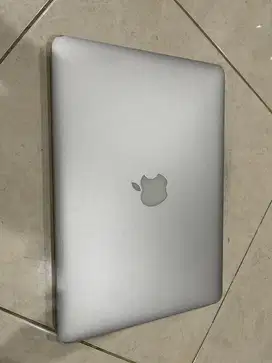 Macbook pro 13inch early 2015 128gb