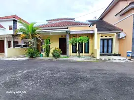 Rumah Cantik Sewa Siap Huni di Perum Tohudan