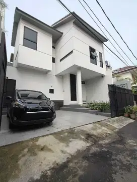 Rumah second dalam komplek dekat mall kelapa gading di kayumas