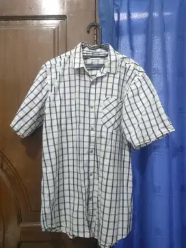 Kemeja kotak-kotak