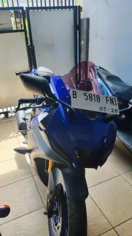 Yamaha R15 V4. BU