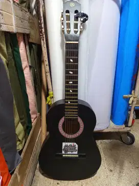 DI JUAL GITAR , di jual butuh
