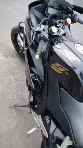 Motor dijual R15, Tahun 2018, warna Hitam