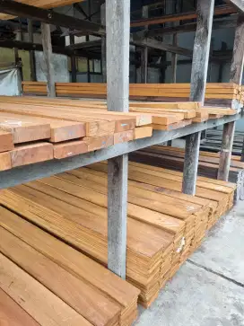 Dijual kayu ulin dan meranti berbagai macam ukuran