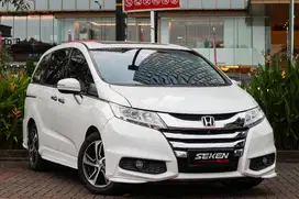 Honda Odyssey 2.4 E CVT 2014 Sunroof AT Matic Putih Metalik