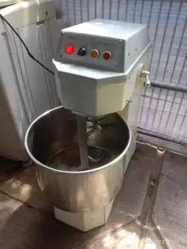 mixer roti/donut/ bapau/ pastry /baso kav 30ltr. second.mantaf