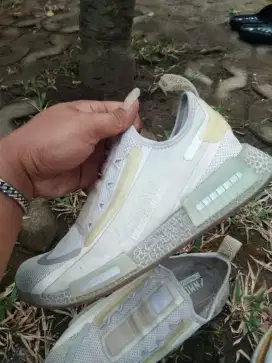Jual sepatu adidas masih bagus
