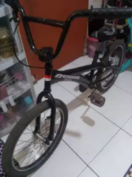 Sepeda BMX ukuran 20