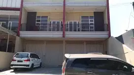 Disewakan 2 Unit Ruko Jejer 3 Lantai di Rungkut Siap Pakai