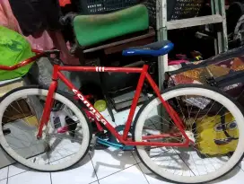 Jual sepeda fixie apa adanya karena udh lama gak dipake