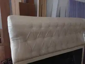 Kepala ranjang bekas