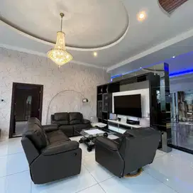 Dijual Villa Mewah Jl Lobak, ada kolam renang