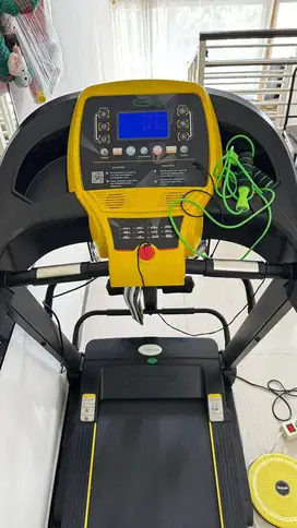 Alat Fitness Treadmill Elektrik Fuji