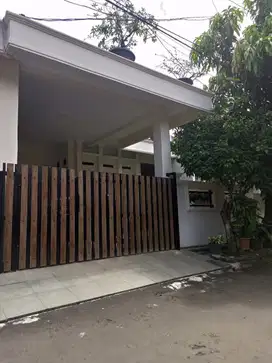 Dijual Rumah Dalam Komplek di Mahkota Simprug Ciledug Kota Tangsel